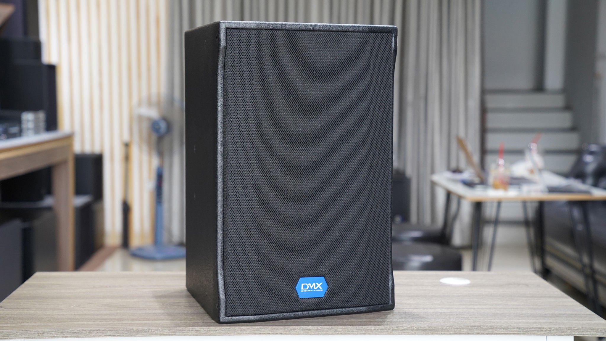 hinh-anh-loa-dmx-ch12-so-1_abf6104b5ed4452b81840f5fe2cbb113